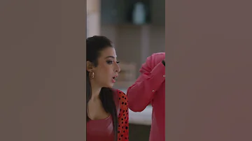 فيروز قفشت كريم وهو في وضع غريب مع واحدة Shorts 