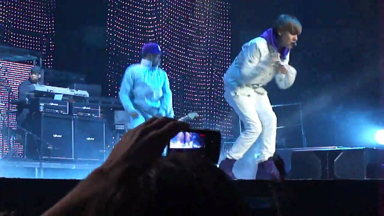 Justin Bieber - Love Me