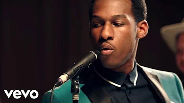 Leon Bridges - Smooth Sailin' (Official Live Video)