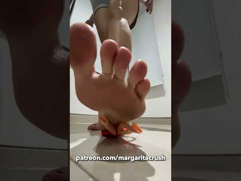 Watch Me Crushing Elastic Man