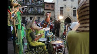 Titiriteros de Binefar actuando en Santillana del Mar