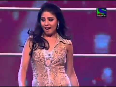 BEST DANCE By sunidhi chauhan -sexy stage dance -2016 - YouTube