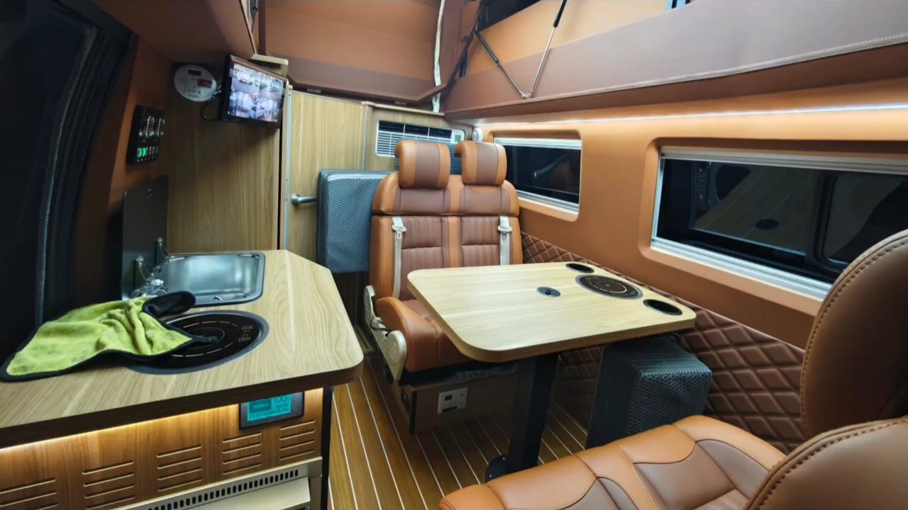 定了3个月的小房车今天终于完工！黑科技硬升顶设计还能洗热水澡