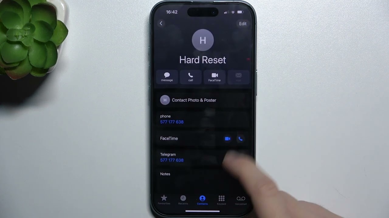 Apple iPhone 16 - Как разблокировать кого-то - Управление контактами