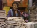 Sesame Street- Easy Reader drops by