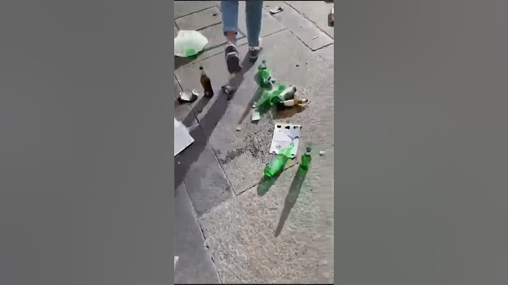Tifosi Tedeschi Incivili Devastano il centro di Milano Duomo prima della partita Inter-Eintracht
