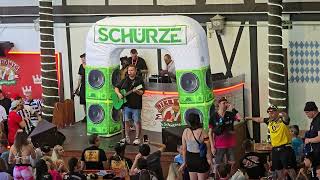 Mallorca Bierkönig Closing 2025 Schürze live mit Gitarre mit bumsbar