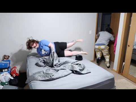 HILARIOUS SCARY GHOST PRANK ON GIRLFRIEND...