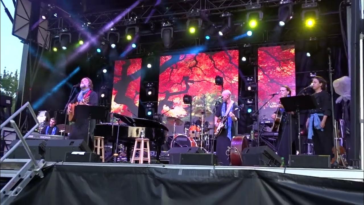 Rufus Wainwright & Band: Twelve Thirty (Young Girls Are Coming To The Canyon) Rufus Wainwright & Band: Twelve Thirty (Young Girls Are Coming To The Canyon)