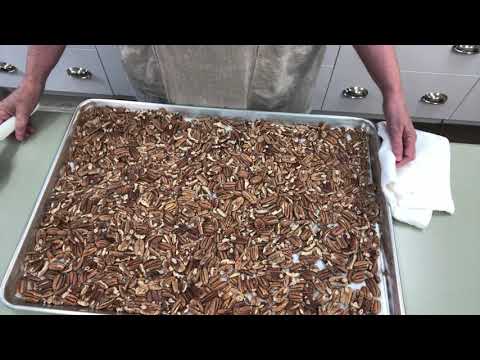 toasting-pecans