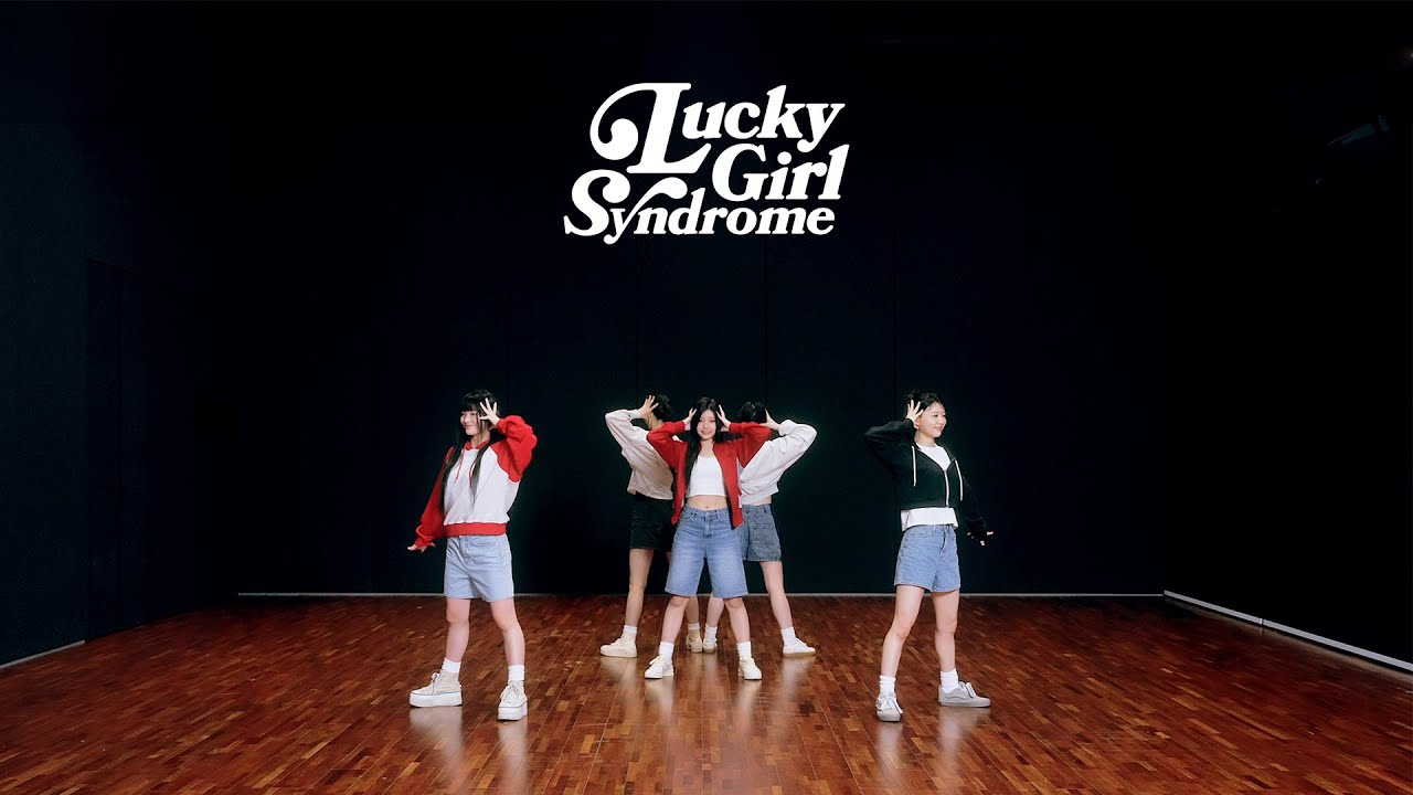 Lucky Girl Syndrome - ILLIT アイリット 아일릿 [Music Bank] | KBS WORLD TV 240426