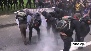 The portland police shot pepper balls and threw flashbangs at antifa,
anti-fascist, counter protesters for crossing boundaries throwing
objects durin...