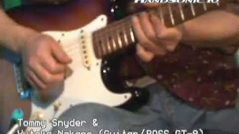 HandSonic 10 with Guitar (3/4)