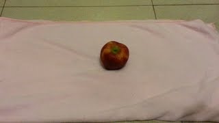 Open apple with one hand!