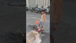 titli udi 🐝 🎈 #enjoy #waterballoon #automobile #funny #trendingshorts