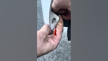 Mobile Mechanic hack on no retaining clip #automotive #mechaniclife #tips #tricks #autorepair #tools