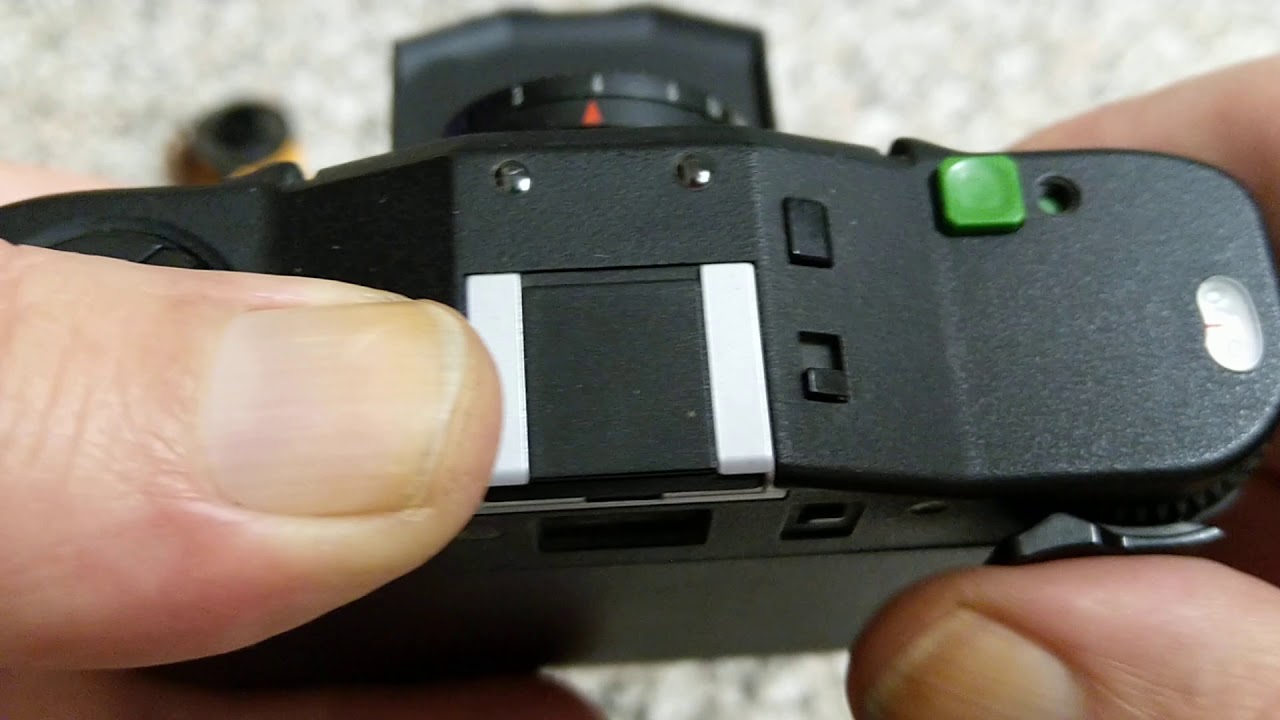 Minox 35 PL, tiny 35mm zone focussing camera - YouTube
