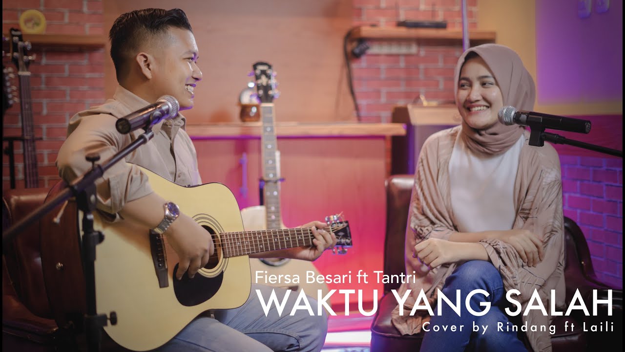 Waktu Yang Salah - Fiersa Besari ft Tantri | Cover by Rindang ft Laili - YouTube