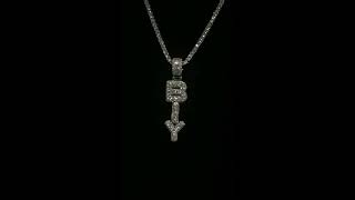 Vertical Letter Pendants, a stylish and bold design! #custompendant #moissanitebrilliance