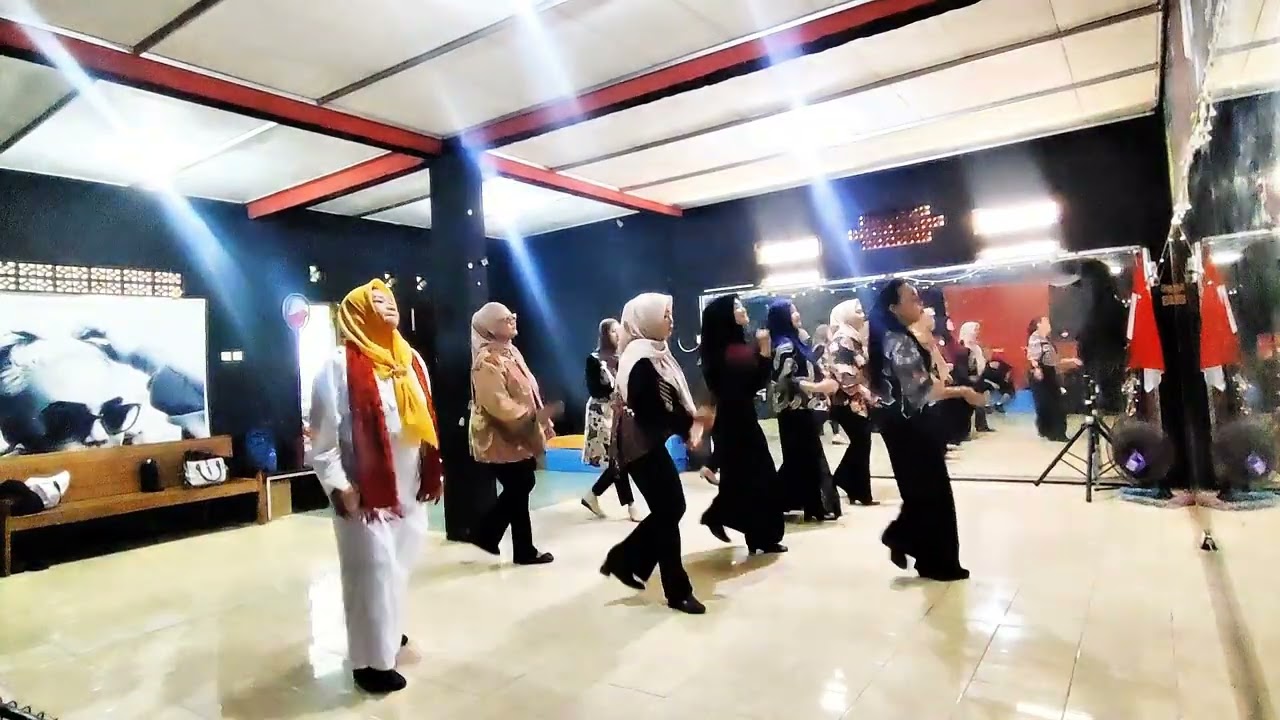 ITANG BADAKI (Burung kaka Tua) Line Dance Easy Beginner Choreo BienzyBiondi (INA) 