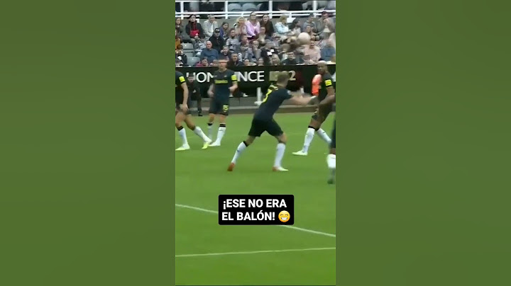 Pope quería tomar el balón con las manos, pero se equivocó de 'redonda' 😌. #AmistosoEnFOX