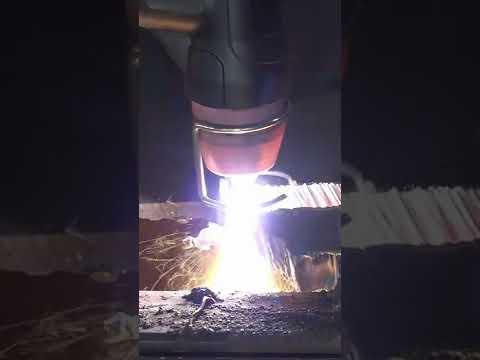 Video: Hoe dik metaal kan een plasmasnijder snijden?