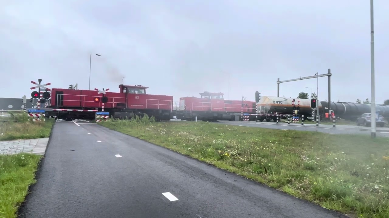 Spoorwegovergang Moerdijk // Dutch railroad crossing