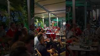 Ο viral πανηγυρισμός των Βίκινγκς έφτασε και στη Σύρο απο 50 Νορβηγούς!