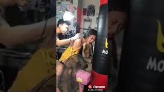 Vigo cewe hot saat di tato
