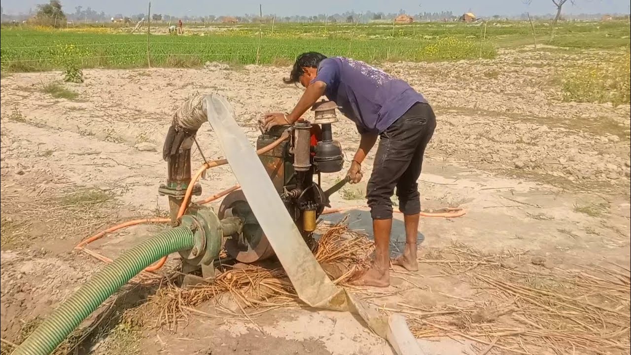 5 inch plastic pipe 8hp ke purane water pump duwara sichai karta kisan pani wala water pump engine 