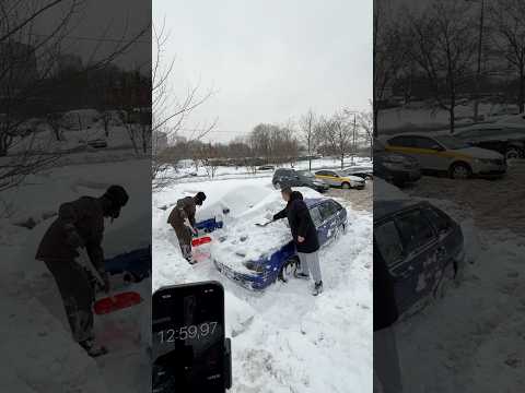 Москву завалило снегом