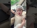Em bé đi đám cuoi