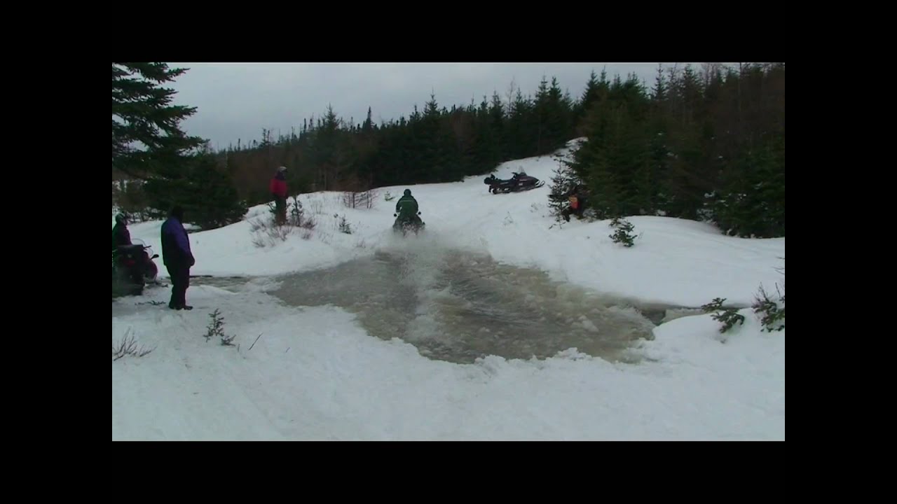 Jim Saunders skipping water on his 550f