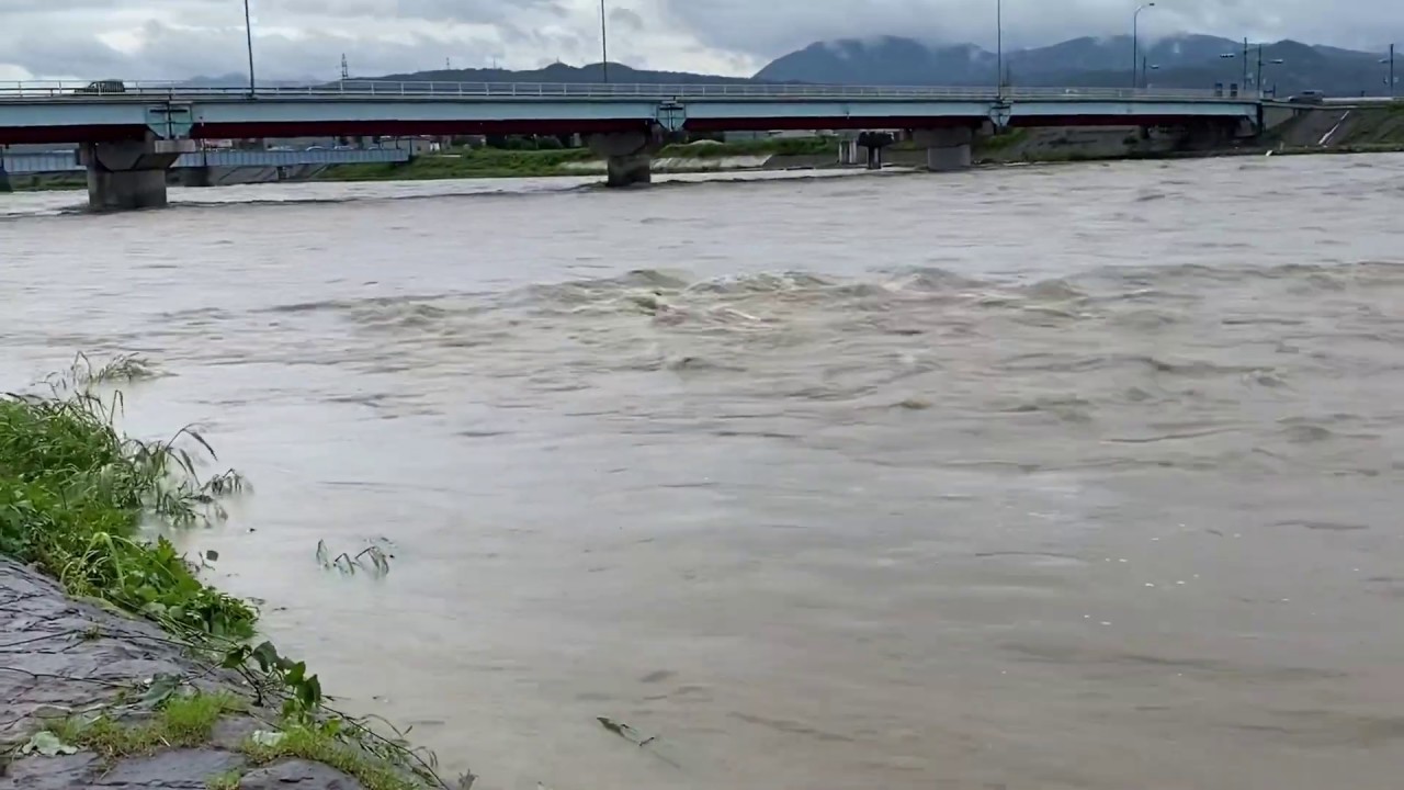 重信川出合い橋真下 大雨警報発令 年７月7日15時半 雨は小ぶりにはなりましたが水位は上がってます Youtube