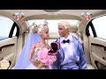 Prt  prendre une voiture de mariage pour aller chercher barbie pour un mariage