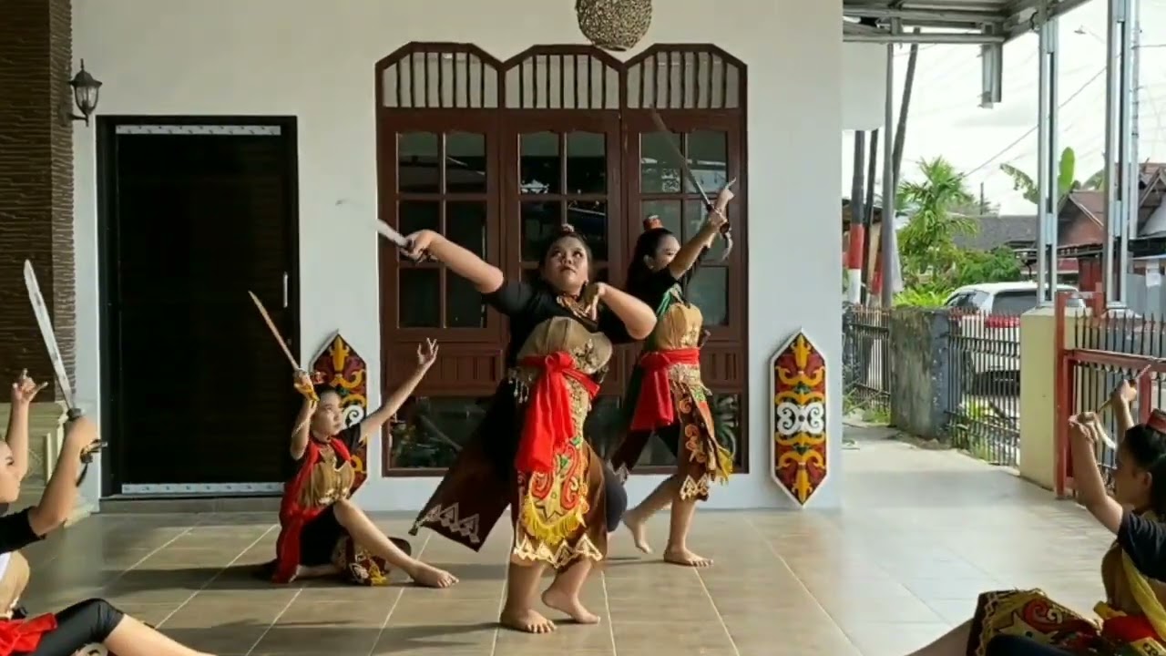 KINYAH JOLINGOI - BAWI TWH GEN 12