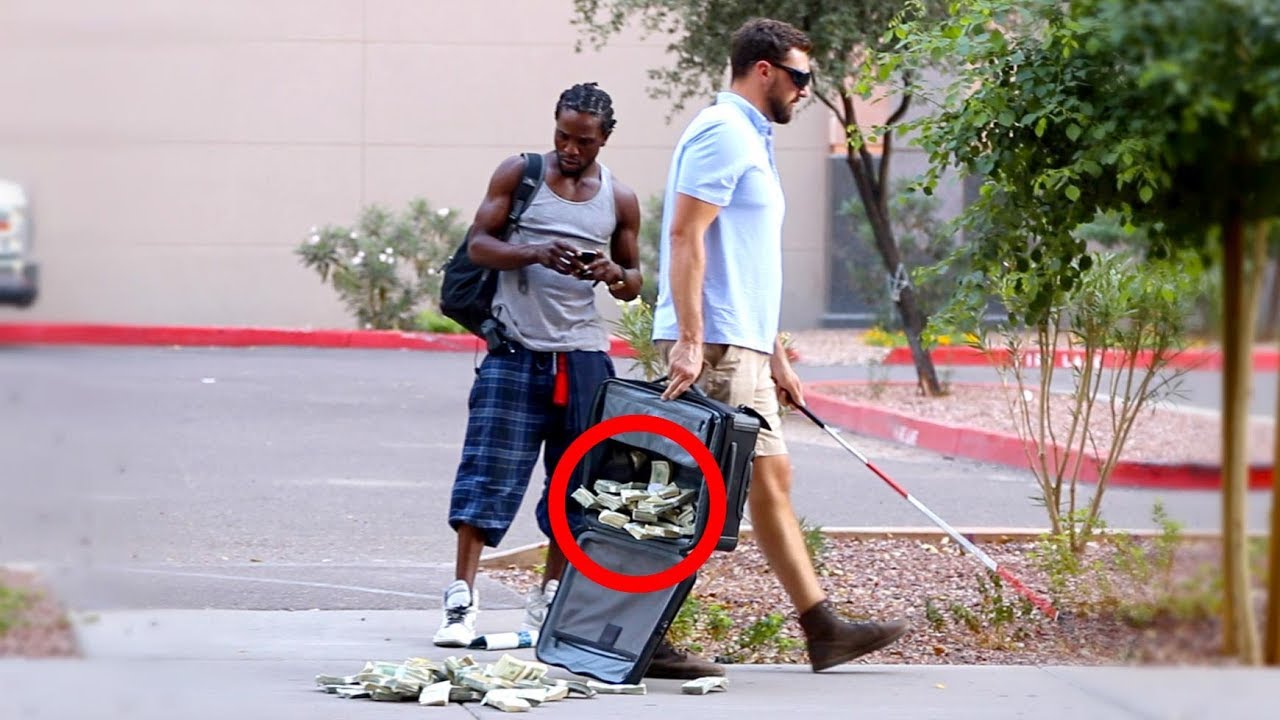 ⁣BLIND MAN DROPPING $1,000,000 PRANK!!