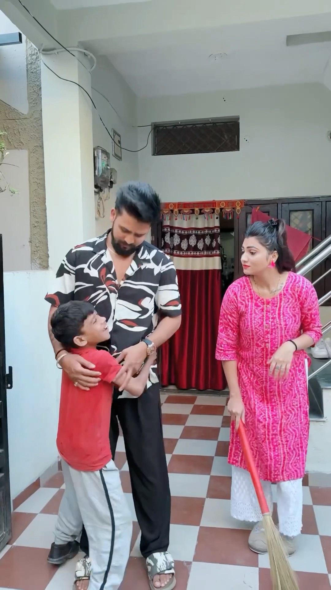 पड़ौसी के बच्चे ने खोला मेरे पति का राज़?? #kajalsoni #comedy #youtubeshorts #funny #viralvideo