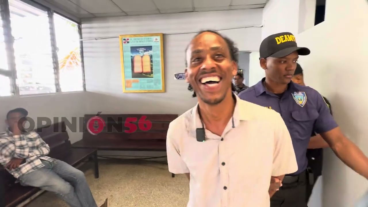 Porque la mujer no le sazonó el pollo como él quería mira a donde vino a parar 