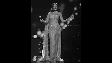 سيرين عبد النور قرب ليي اضمك 