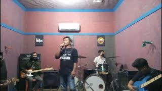 latihan band cover ungu - luka disini