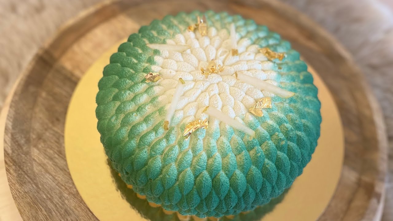 Entremet velours vanille, poire et chocolat