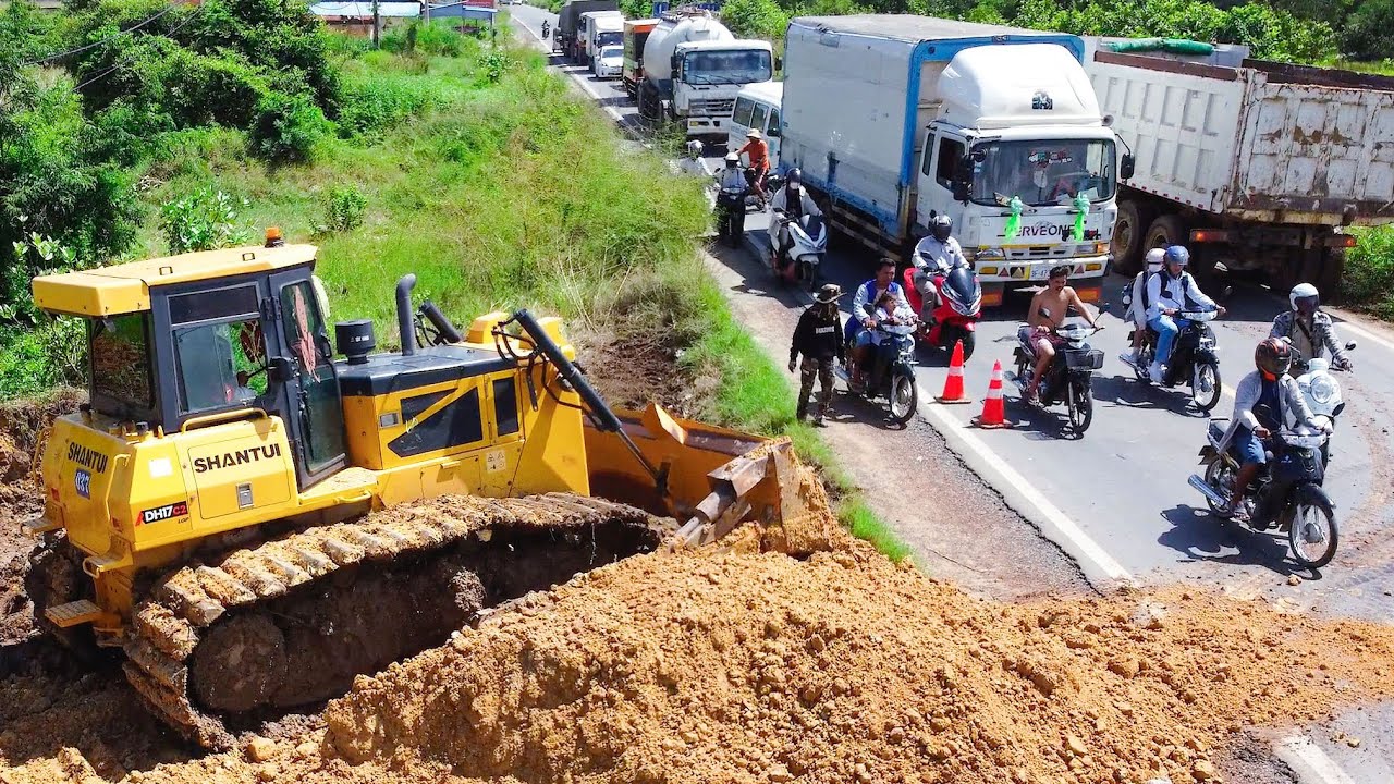 First Start opening new Project Land fill up Building  ROAD For Dump Truck Transport Soil, SHANTUI