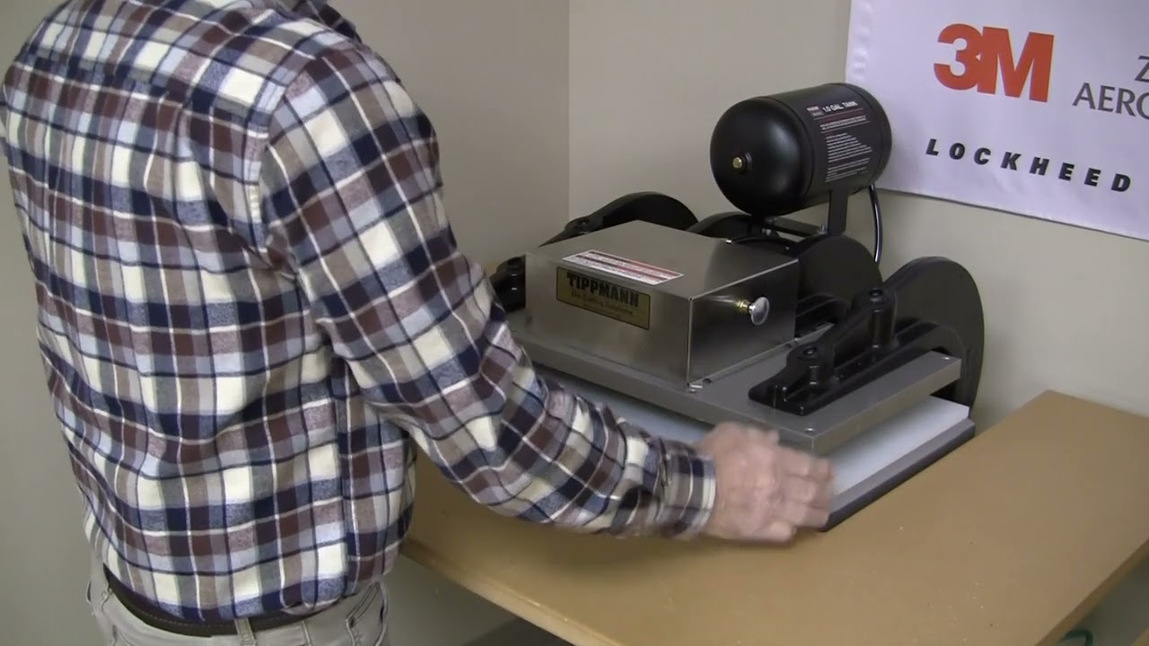 Die cutting polyester fabrics with Clicker 1500.