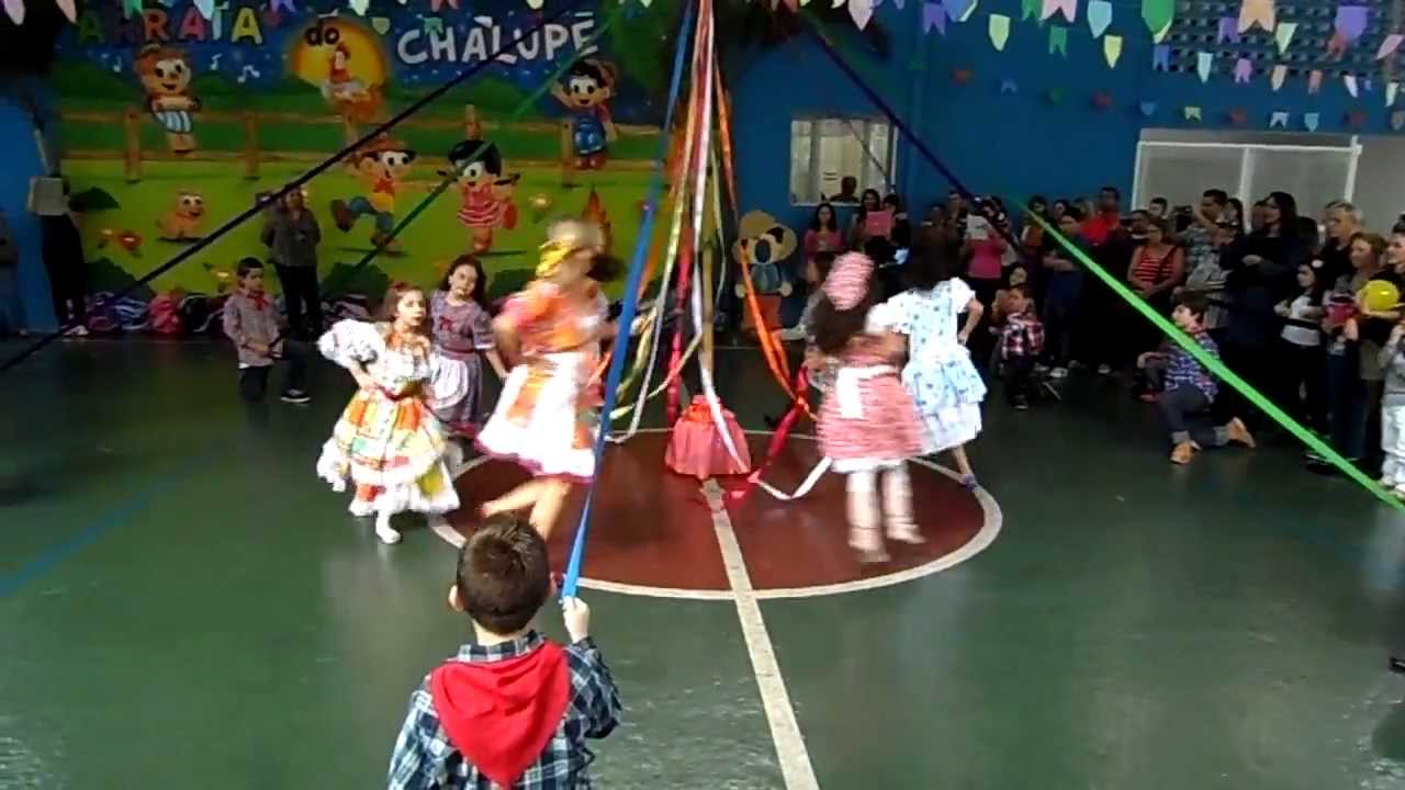 Caroline - Festa Junina 2013 - Dança das Fitas