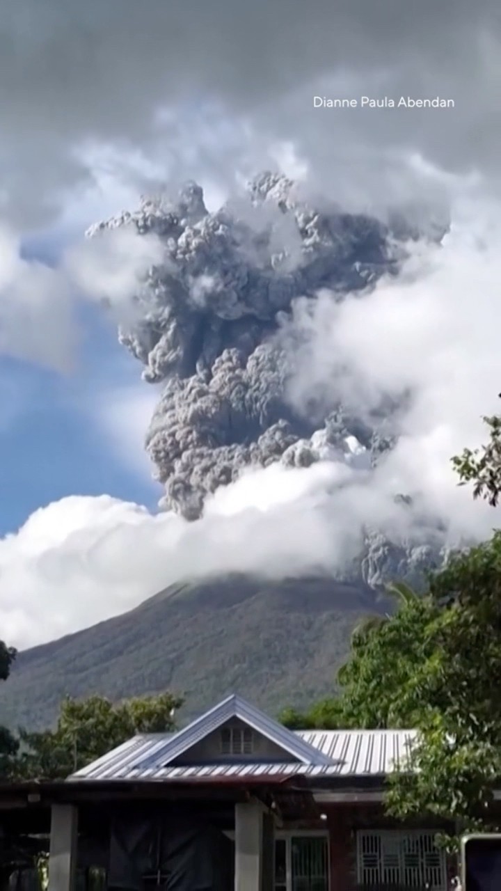 Philippines' Kanlaon volcano erupts #shorts