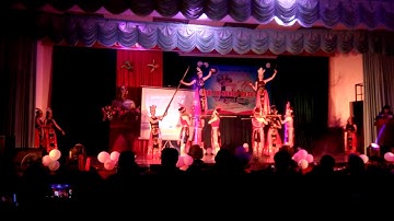 Múa Lời ru âu lạc của lớp giáo dục mầm non k16 trường đại học Tây Nguyên. Lớp hoàn toàn là con gái