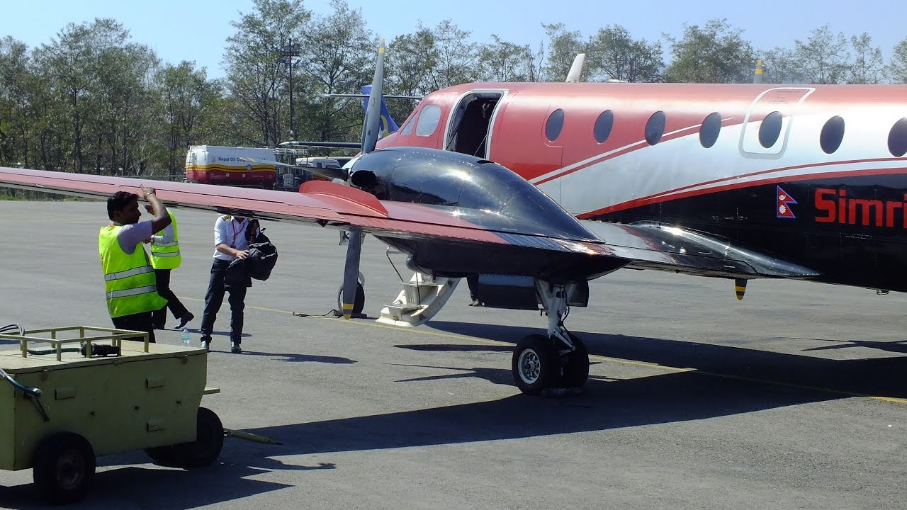 ゴータマ・ブッダ空港を離陸するシムリク航空ビーチクラフト1900C Simrik Airlines The Beechcraft 1900