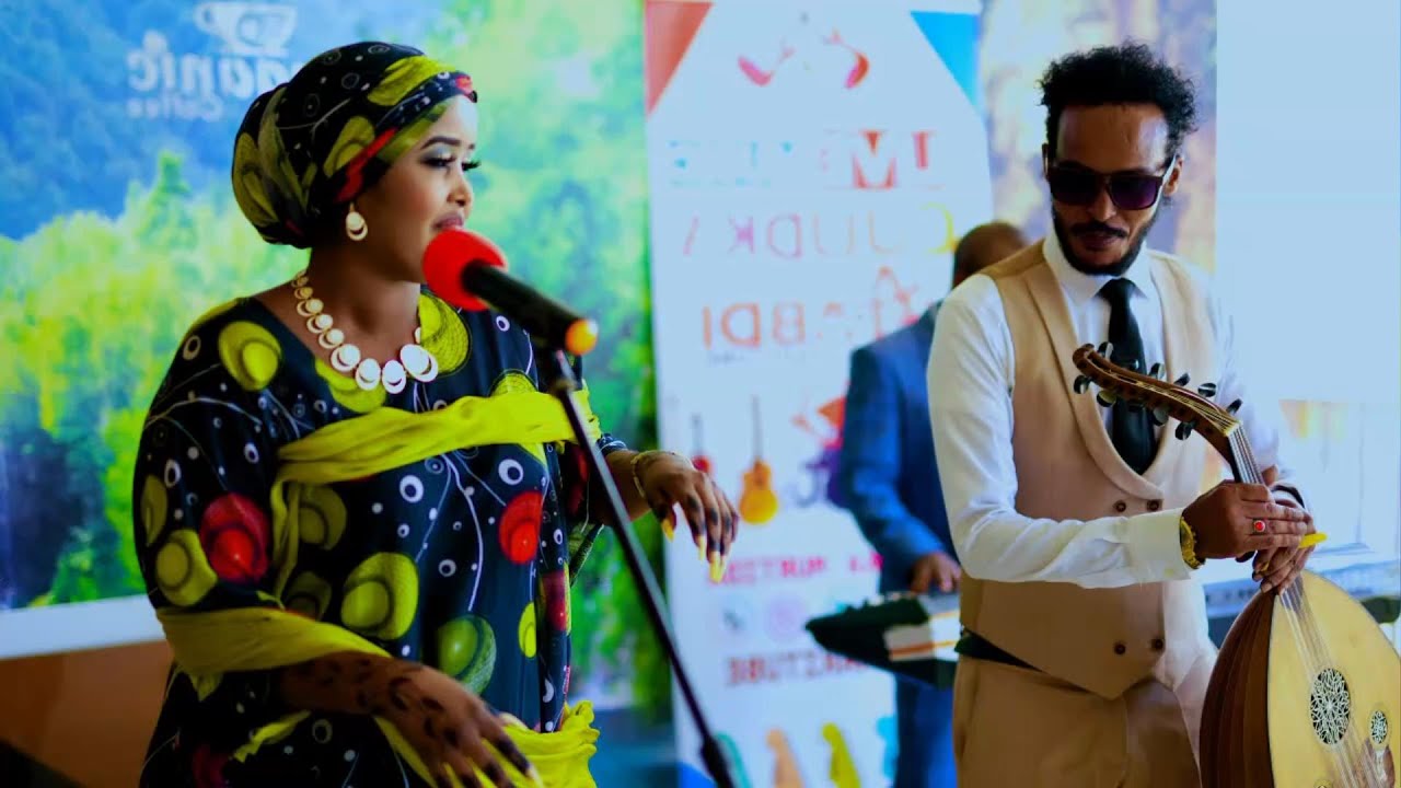 NADIIRA NAYRUUS VS DAA’UUD XANFAR | SIDAAN KAAGA HELAY | LIVE MUSIC | CUUDKA ABDIASKARITUBE