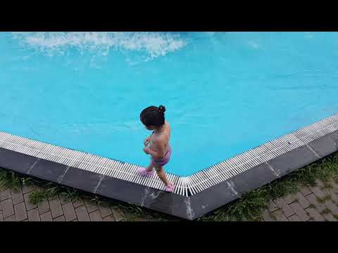 თეკლა ჭუპა ჭუპაობს